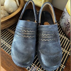 Ariat Navy Leather Slip-On clogs 10